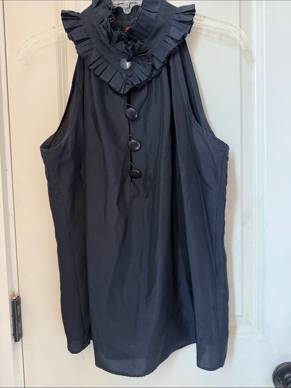 100% Silk Sleeveless Black Ruffled Collar Top